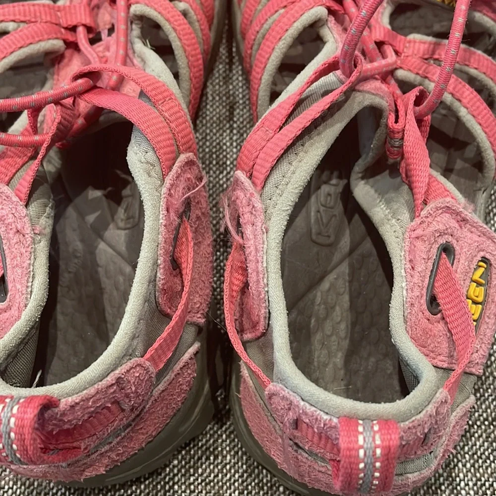 Girls Keen Pink Sandals‎ Size 4